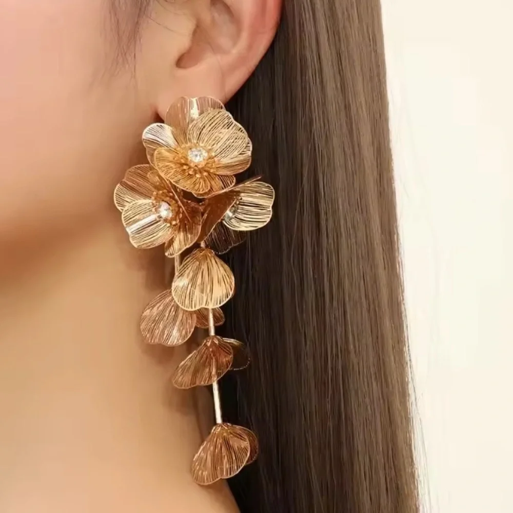 ZARA Kate Middleton Inspired Cascading Floral Earrings – Statement Elegance - Picture 2 of 6